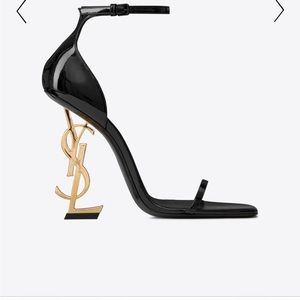 (NEVER WORN WITH BOX & BAG)